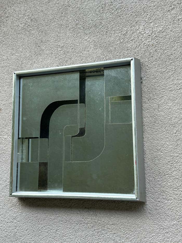 Little Pop Art Mirror in the style of Verner Panton